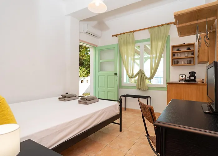 Orange Apartment Adamantas (Milos)